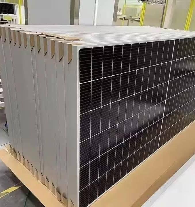 Panneaux solaires haute performance – 585W ☀️🔋 - Akwa Marketplace