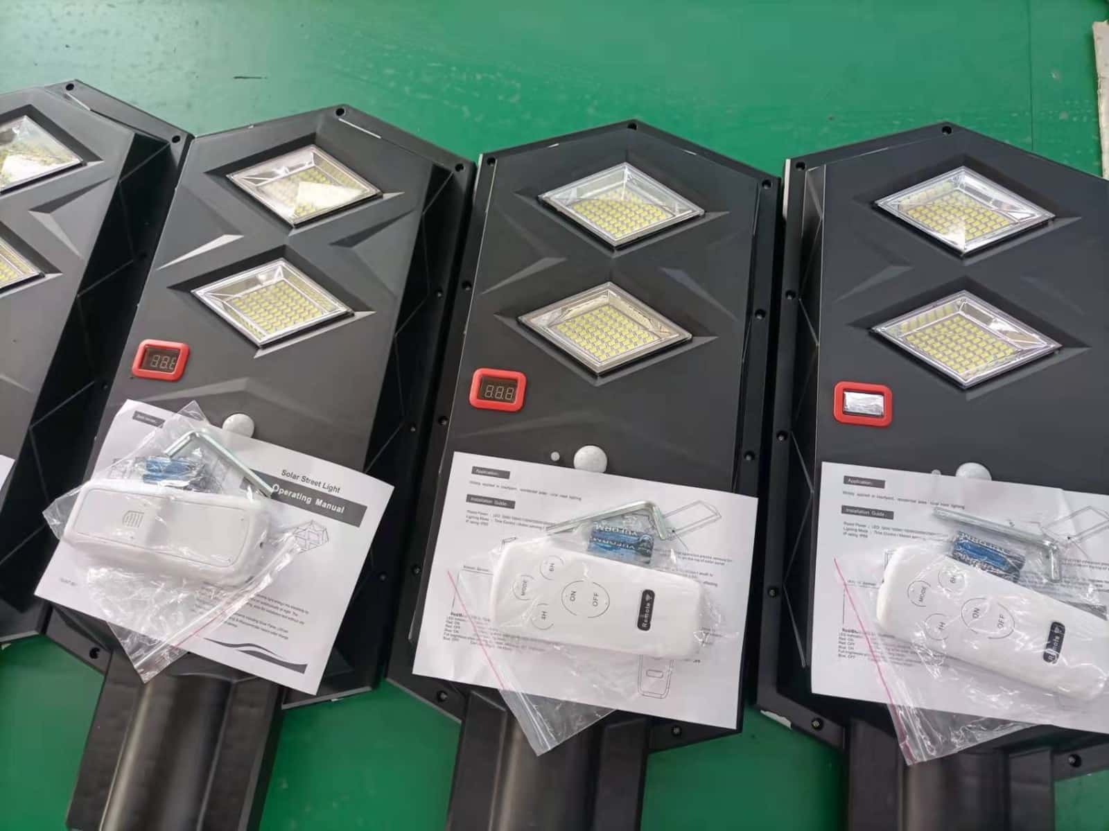 LAMPADAIRE SOLAIRE 100W ALL IN ONE